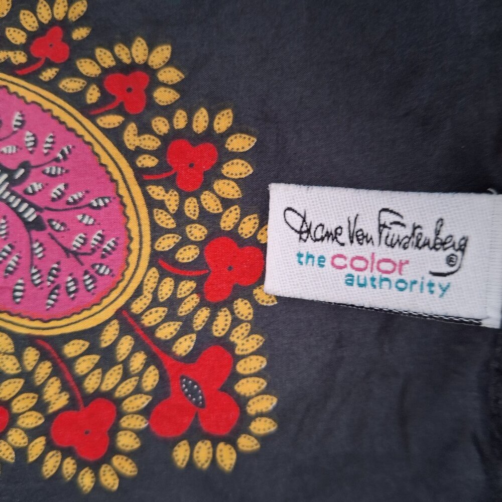 Diane Von Furstenburg 100% Silk Scarf - Picture 5 of 6